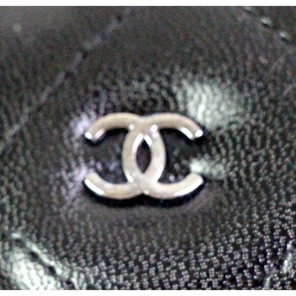CHANEL QUILTED BLACK LEATHER HARD EYEGLASSES VELVET LINED CASE Size 6"x2 1/2" - Picture 2 of 12